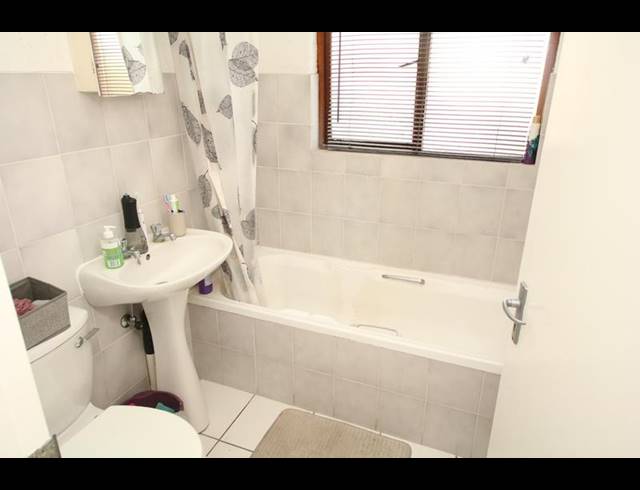 1 BEDROOM APARTMENT FOR SALE IN BRYANSTON